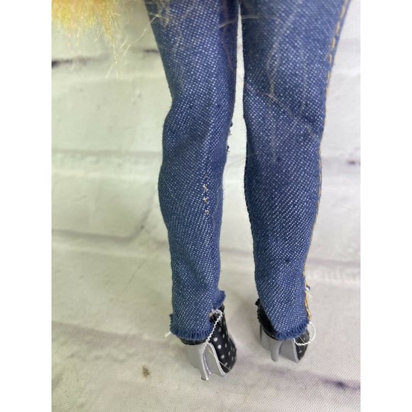 LOL Surprise OMG Remix Pop B.B. Fashion Doll With Outfit and Shoes MGA - Picture 7 of 10